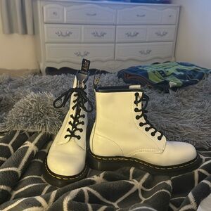 BRAND NEW white doc martens. i’ve worn them once. Size US women’s 7.